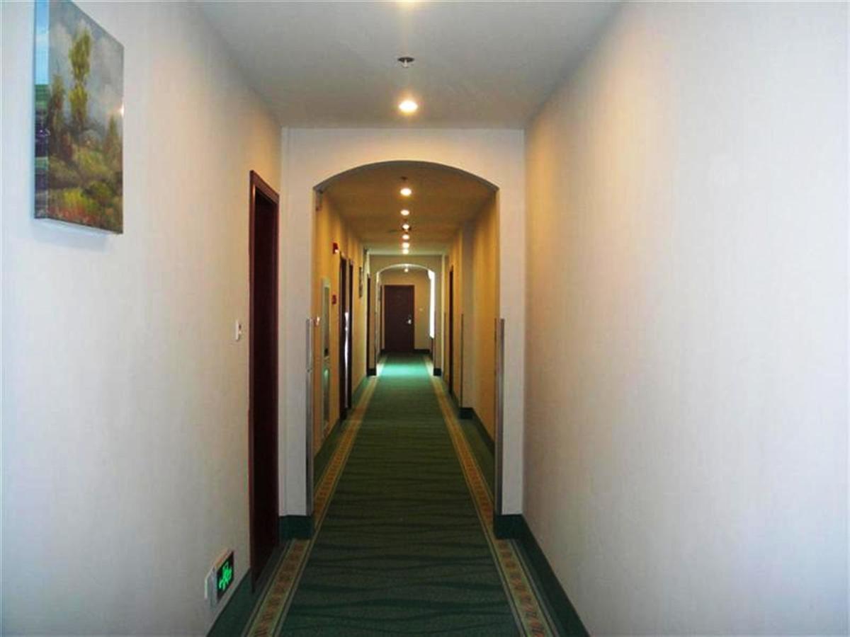 Greentree Inn Shanghai Expo Site South Yanggao Road Subway Station Express Hotel Exterior photo