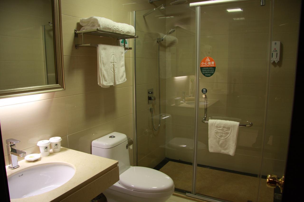 Greentree Inn Shanghai Expo Site South Yanggao Road Subway Station Express Hotel Exterior photo
